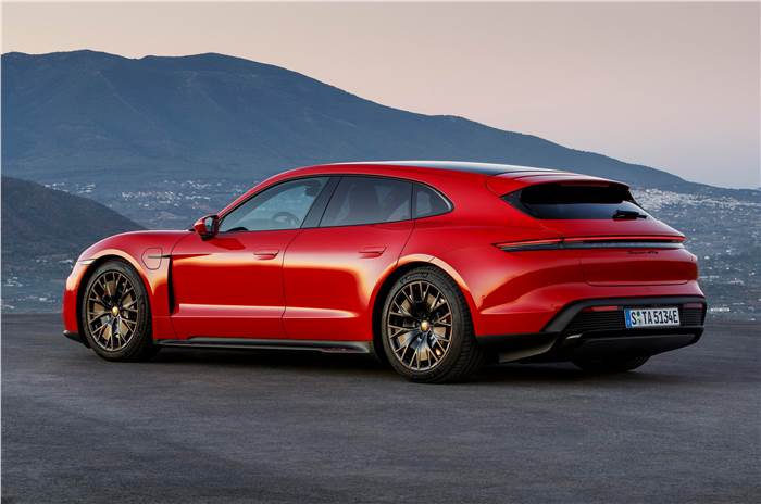 Read more about the article Porsche Taycan GTS, new Taycan 4, range and specs, performance, features